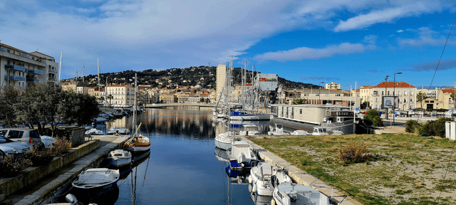 Visite guidée les Quatre Ponts & Scène Nationale 2h - 35€ par pers - 2 pers. Minimum